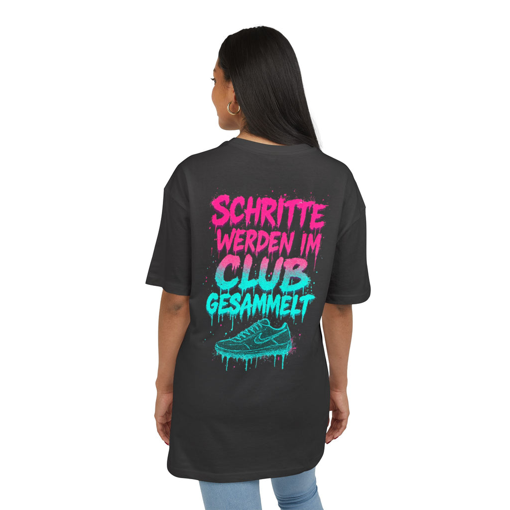 Oversize Tee — "Schritte Werden Im Club Gesammelt" Neon Sneaker Graphic