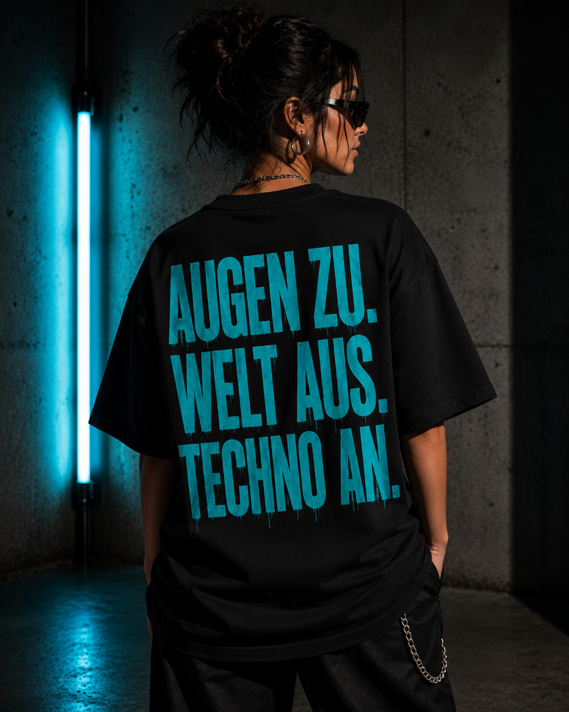 T-Shirt — 'Augen Zu. Welt Aus. Techno An.' Oversized Techno Graphic Tee