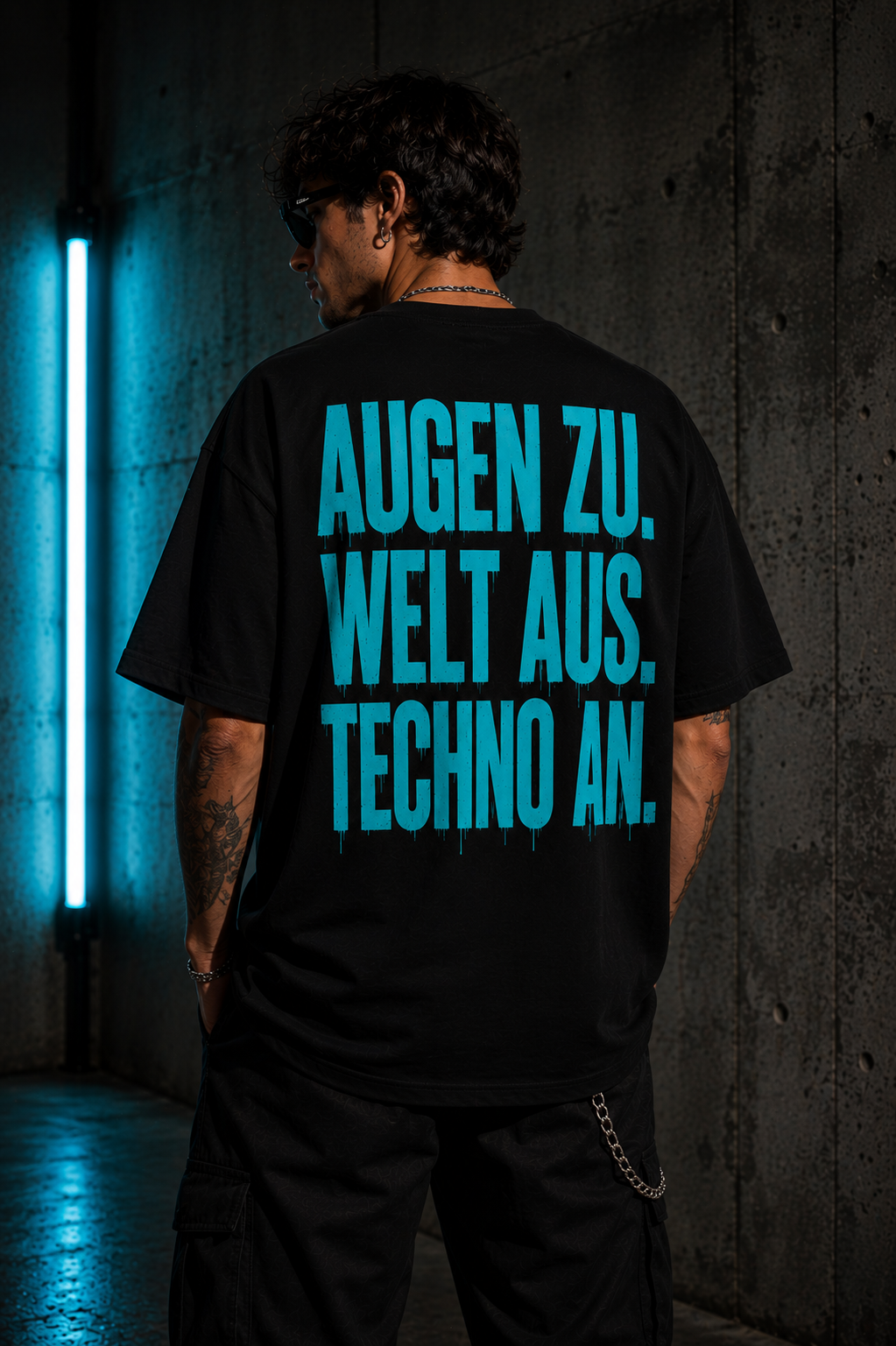 T-Shirt — 'Augen Zu. Welt Aus. Techno An.' Oversized Techno Graphic Tee