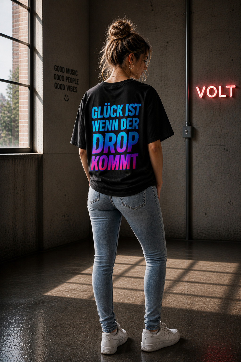 Trendy Rave Tee, Unisex Oversized T-Shirt, Festival Wear, Streetwear Fashion, Concert Apparel, Clubbing Outfit